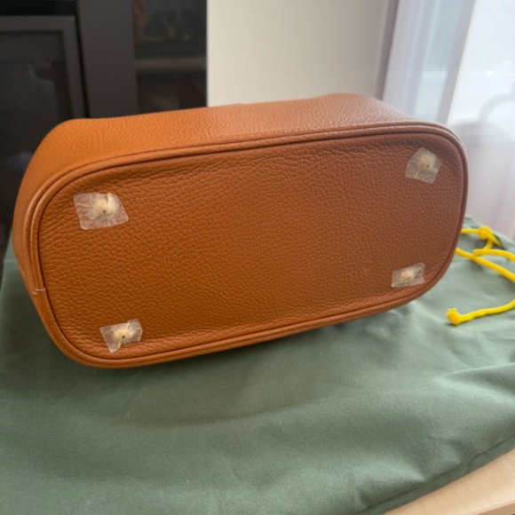 Beautiful Soft Leather Doctor's Style Bag - Picture 3 of 5